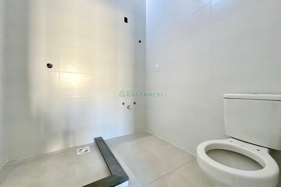 Casa com 196m², 3 dormitórios, 2 vagas, no bairro Vinhedos em Caxias do Sul para Comprar