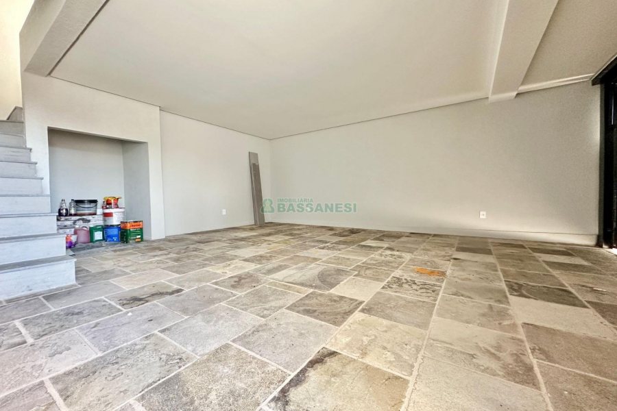 Casa com 196m², 3 dormitórios, 2 vagas, no bairro Vinhedos em Caxias do Sul para Comprar