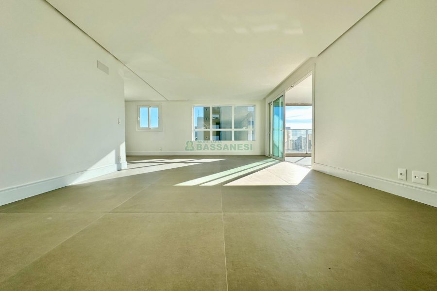 Apartamento com 155m², 3 dormitórios, 3 vagas, no bairro Panazzolo em Caxias do Sul para Comprar
