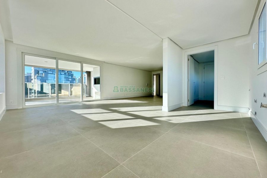 Apartamento com 155m², 3 dormitórios, 3 vagas, no bairro Panazzolo em Caxias do Sul para Comprar
