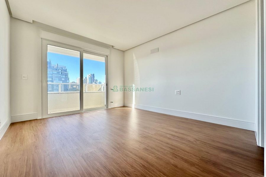 Apartamento com 155m², 3 dormitórios, 3 vagas, no bairro Panazzolo em Caxias do Sul para Comprar