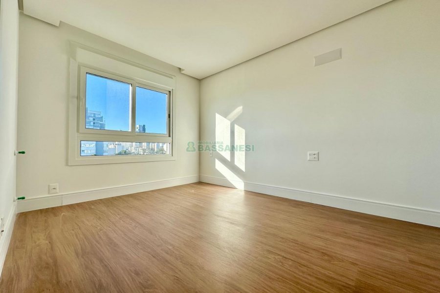 Apartamento com 155m², 3 dormitórios, 3 vagas, no bairro Panazzolo em Caxias do Sul para Comprar