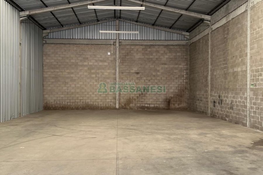 Pavilhão com 300m², no bairro Desvio Rizzo em Caxias do Sul para Alugar