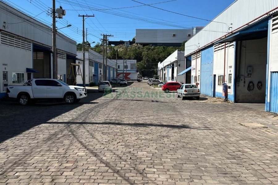 Pavilhão com 300m², no bairro Desvio Rizzo em Caxias do Sul para Alugar