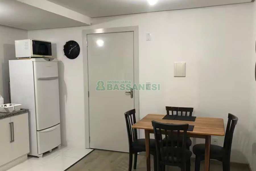 Apto Mobiliado com 47m², 2 dormitórios, 1 vaga, no bairro Nossa Senhora de Lourdes em Caxias do Sul para Alugar