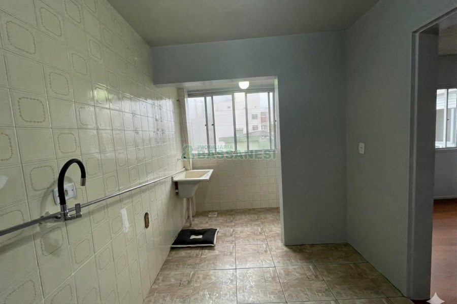 Apartamento com 60m², 2 dormitórios, 1 vaga, no bairro São Pelegrino em Caxias do Sul para Comprar