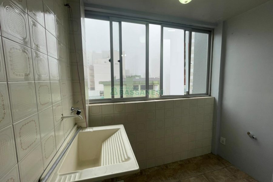 Apartamento com 60m², 2 dormitórios, 1 vaga, no bairro São Pelegrino em Caxias do Sul para Comprar