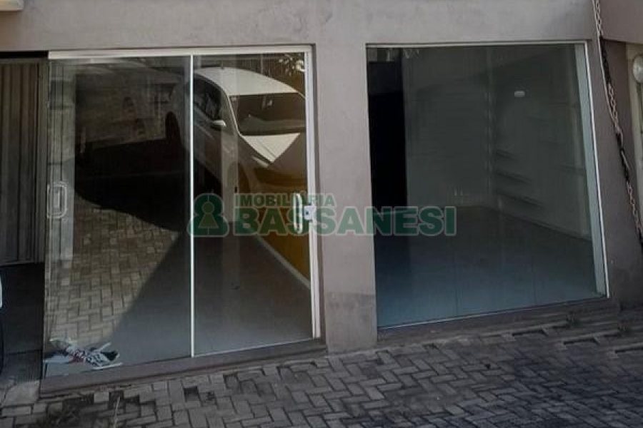 Loja com 220m², no bairro De Lazzer em Caxias do Sul para Alugar