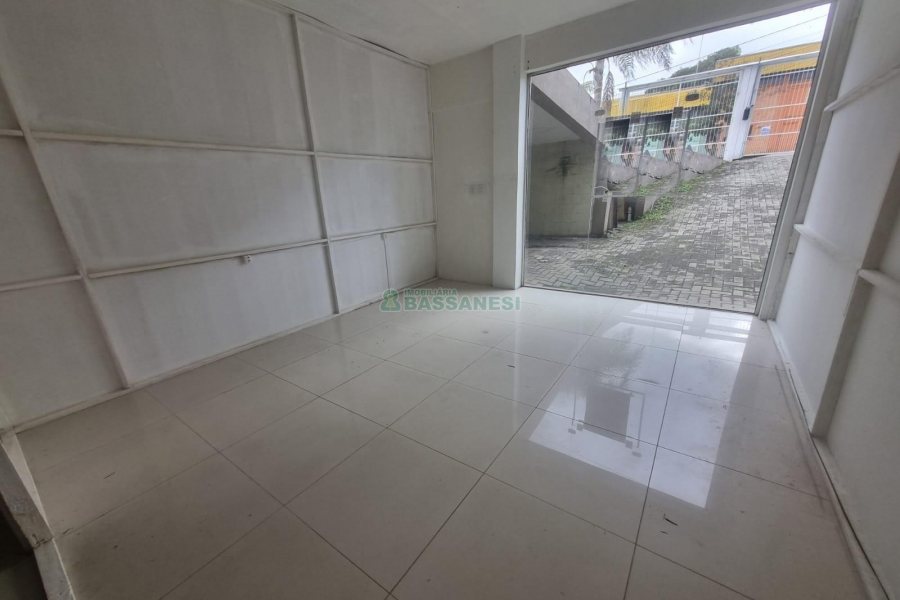 Loja com 220m², no bairro De Lazzer em Caxias do Sul para Alugar