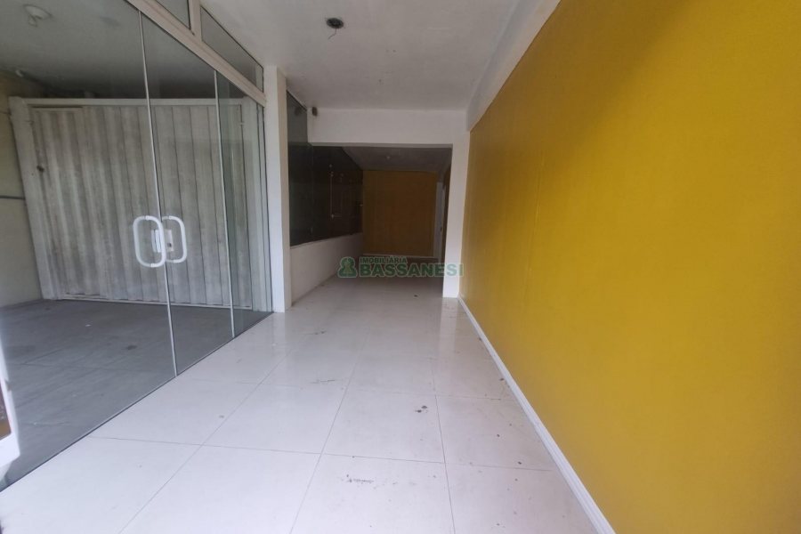Loja com 220m², no bairro De Lazzer em Caxias do Sul para Alugar