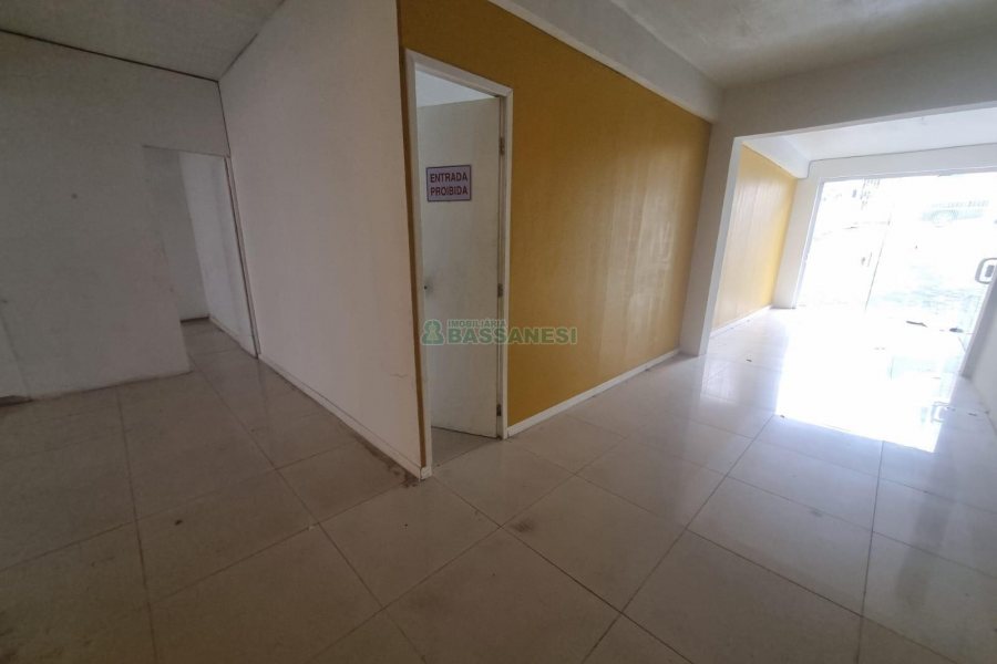 Loja com 220m², no bairro De Lazzer em Caxias do Sul para Alugar