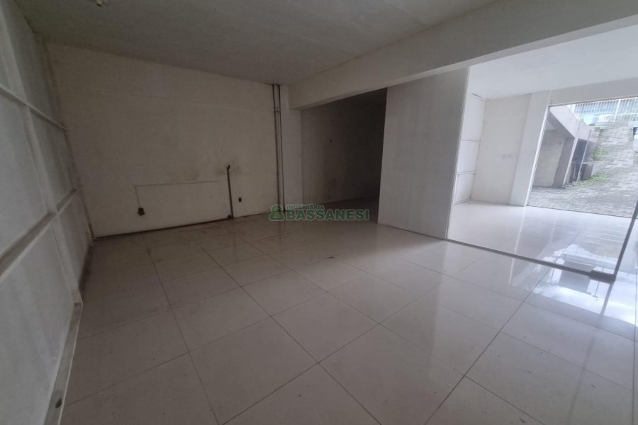 Loja com 220m², no bairro De Lazzer em Caxias do Sul para Alugar