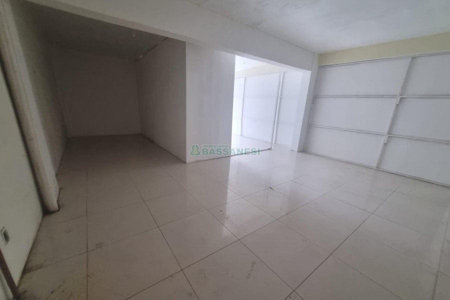 Loja com 220m², no bairro De Lazzer em Caxias do Sul para Alugar
