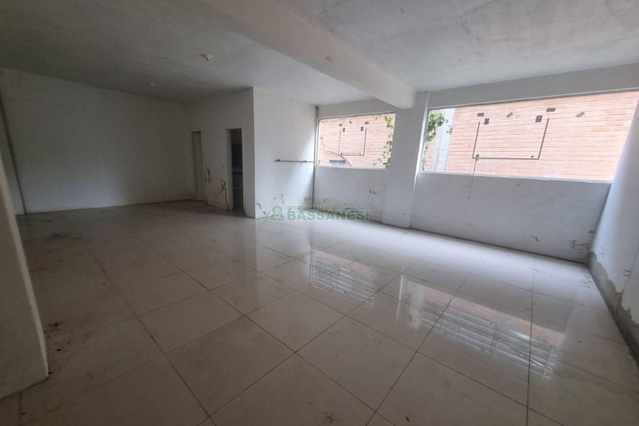 Loja com 220m², no bairro De Lazzer em Caxias do Sul para Alugar