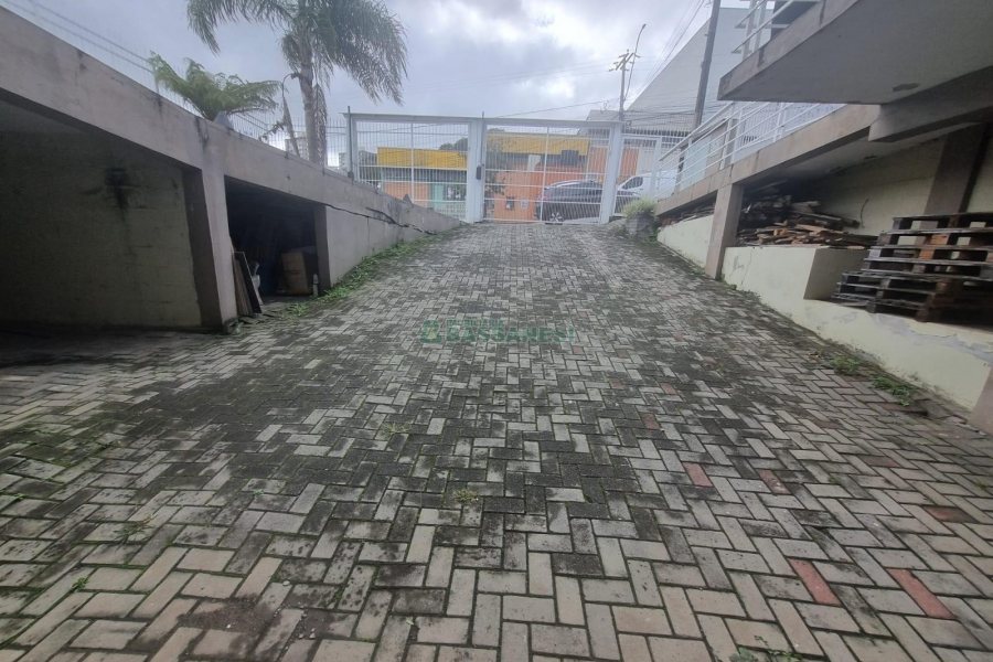 Loja com 220m², no bairro De Lazzer em Caxias do Sul para Alugar