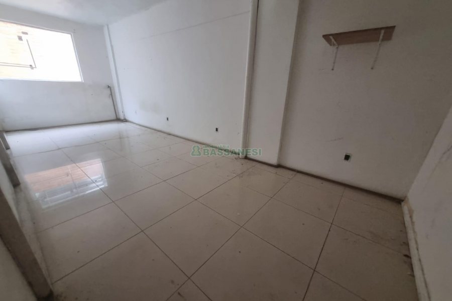 Loja com 220m², no bairro De Lazzer em Caxias do Sul para Alugar