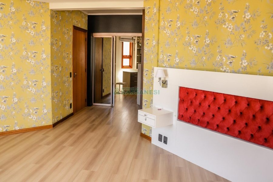 Apartamento com 295m², 3 dormitórios, 2 vagas, no bairro Panazzolo em Caxias do Sul para Comprar