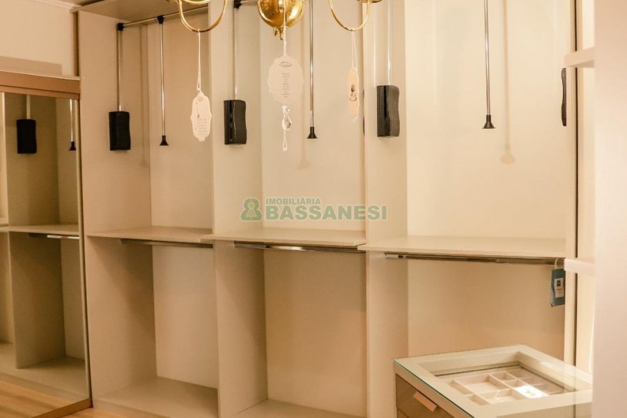 Apartamento com 295m², 3 dormitórios, 2 vagas, no bairro Panazzolo em Caxias do Sul para Comprar