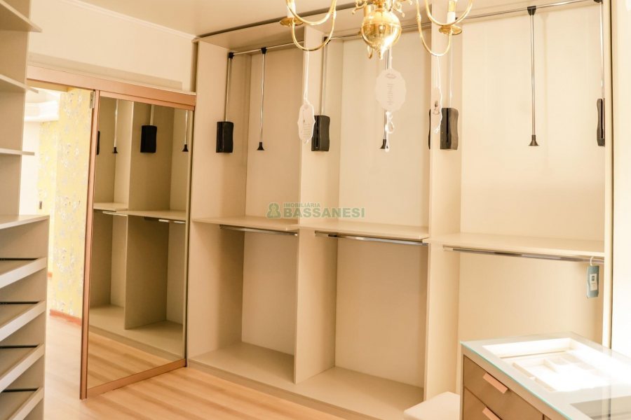 Apartamento com 295m², 3 dormitórios, 2 vagas, no bairro Panazzolo em Caxias do Sul para Comprar