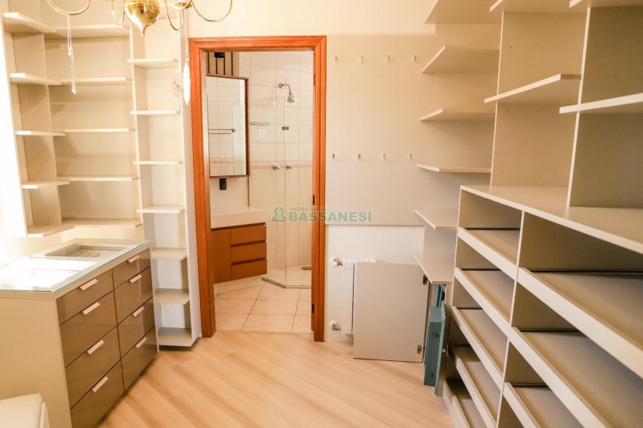 Apartamento com 295m², 3 dormitórios, 2 vagas, no bairro Panazzolo em Caxias do Sul para Comprar