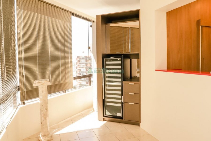 Apartamento com 295m², 3 dormitórios, 2 vagas, no bairro Panazzolo em Caxias do Sul para Comprar