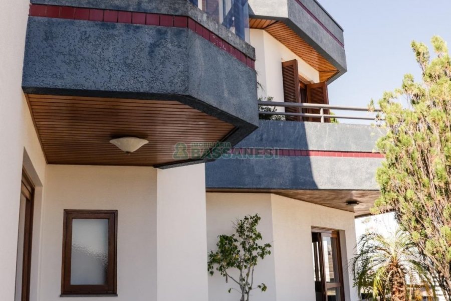 Apartamento com 295m², 3 dormitórios, 2 vagas, no bairro Panazzolo em Caxias do Sul para Comprar