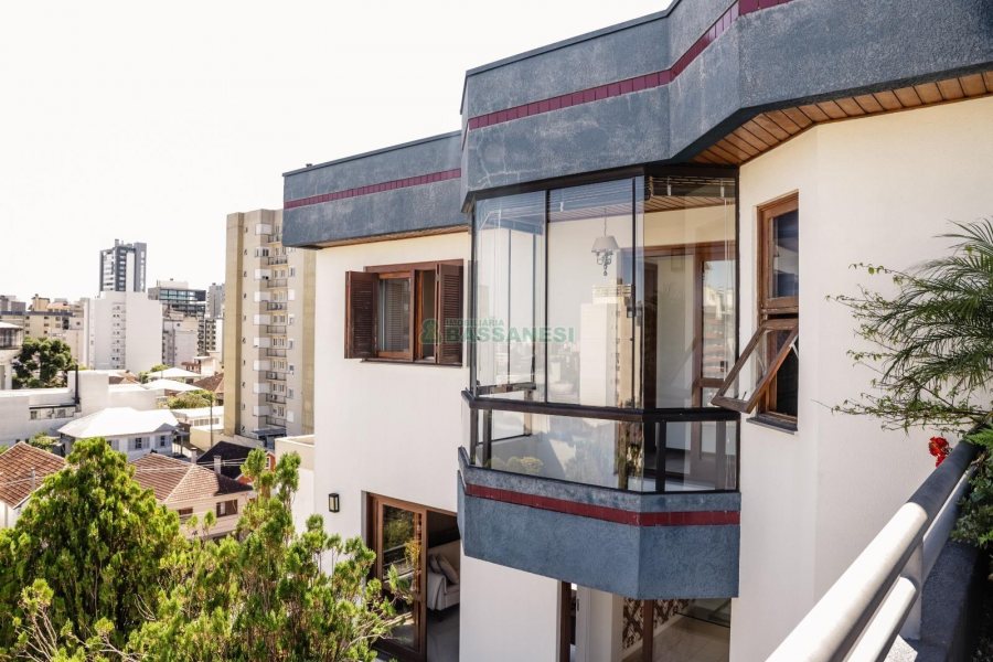 Apartamento com 295m², 3 dormitórios, 2 vagas, no bairro Panazzolo em Caxias do Sul para Comprar