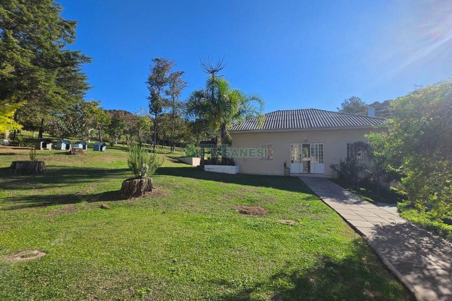 Chácara com 540m², 4 dormitórios, 1 vaga, no bairro Samuara em Caxias do Sul para Comprar