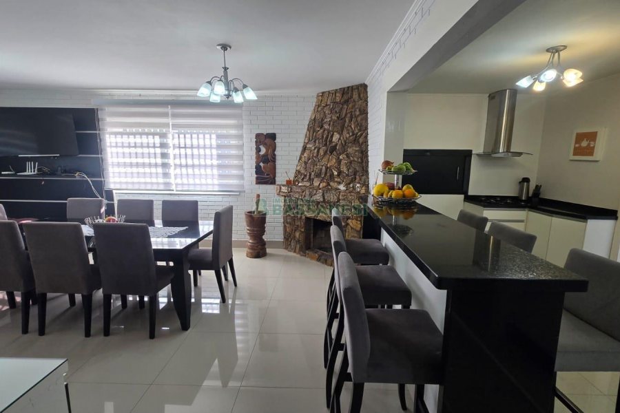 Chácara com 540m², 4 dormitórios, 1 vaga, no bairro Samuara em Caxias do Sul para Comprar