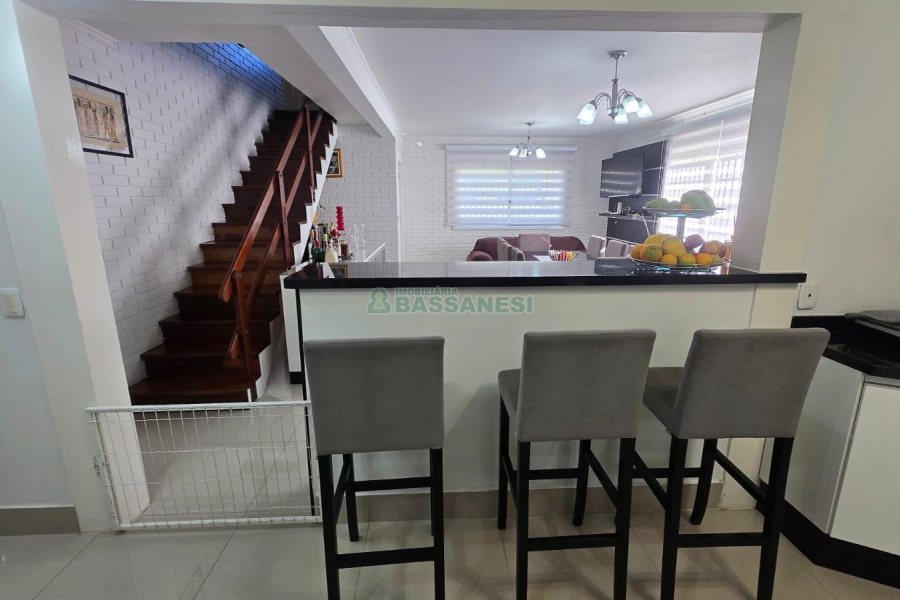 Chácara com 540m², 4 dormitórios, 1 vaga, no bairro Samuara em Caxias do Sul para Comprar