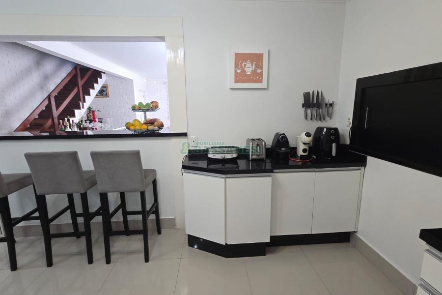 Chácara com 540m², 4 dormitórios, 1 vaga, no bairro Samuara em Caxias do Sul para Comprar