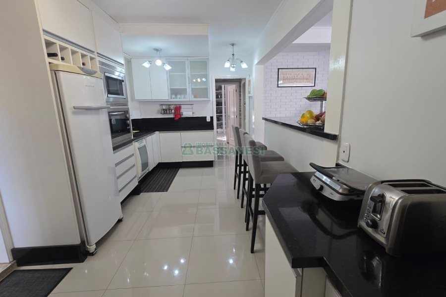Chácara com 540m², 4 dormitórios, 1 vaga, no bairro Samuara em Caxias do Sul para Comprar