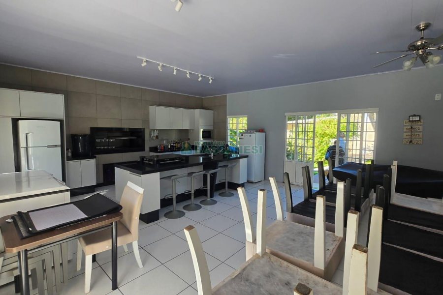 Chácara com 540m², 4 dormitórios, 1 vaga, no bairro Samuara em Caxias do Sul para Comprar