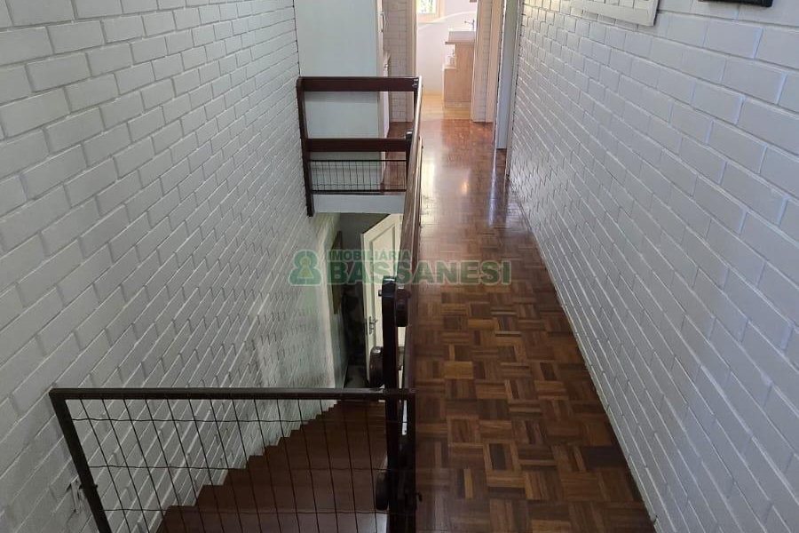 Chácara com 540m², 4 dormitórios, 1 vaga, no bairro Samuara em Caxias do Sul para Comprar