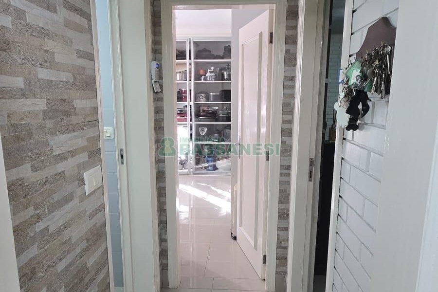 Chácara com 540m², 4 dormitórios, 1 vaga, no bairro Samuara em Caxias do Sul para Comprar