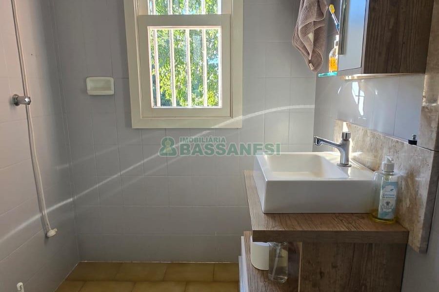 Chácara com 540m², 4 dormitórios, 1 vaga, no bairro Samuara em Caxias do Sul para Comprar