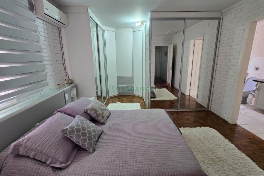 Chácara com 540m², 4 dormitórios, 1 vaga, no bairro Samuara em Caxias do Sul para Comprar