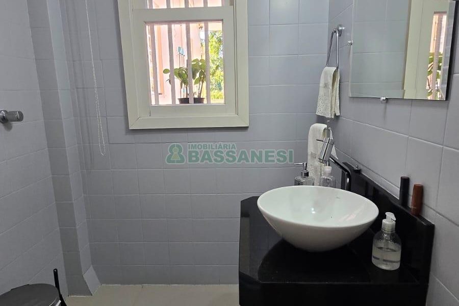 Chácara com 540m², 4 dormitórios, 1 vaga, no bairro Samuara em Caxias do Sul para Comprar