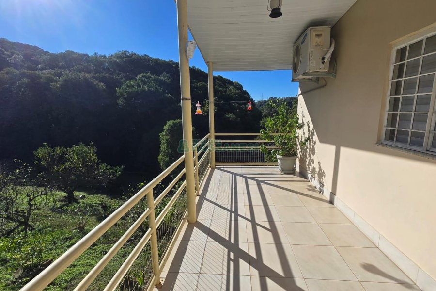 Chácara com 540m², 4 dormitórios, 1 vaga, no bairro Samuara em Caxias do Sul para Comprar