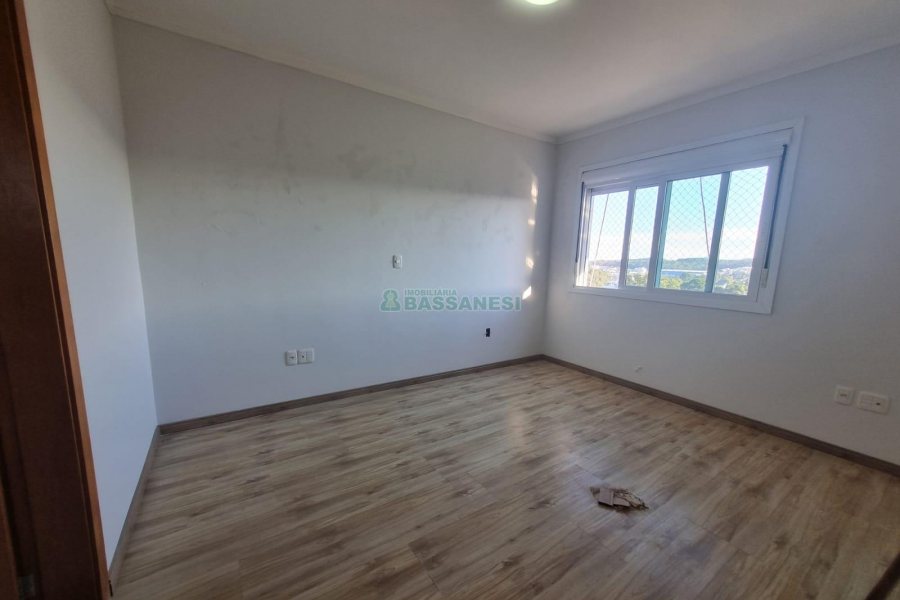 Apartamento com 250m², 4 dormitórios, 2 vagas, no bairro Sagrada Família em Caxias do Sul para Alugar