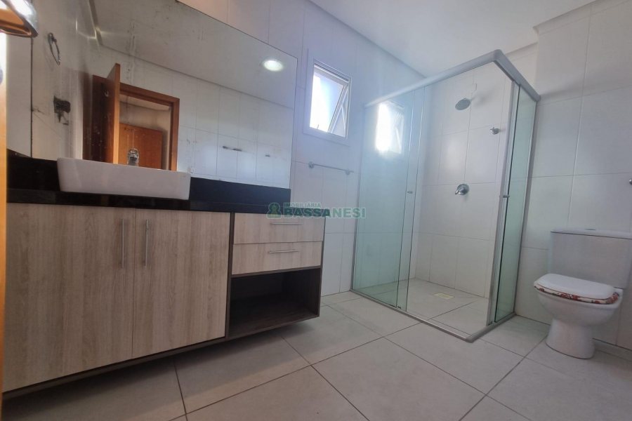 Apartamento com 250m², 4 dormitórios, 2 vagas, no bairro Sagrada Família em Caxias do Sul para Alugar
