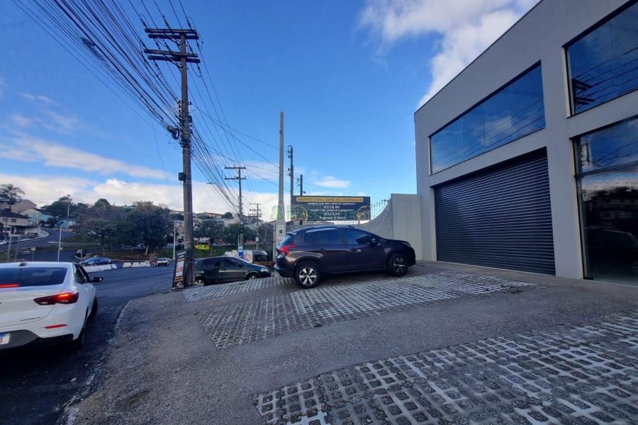 Loja com 230m², no bairro Planalto em Caxias do Sul para Alugar