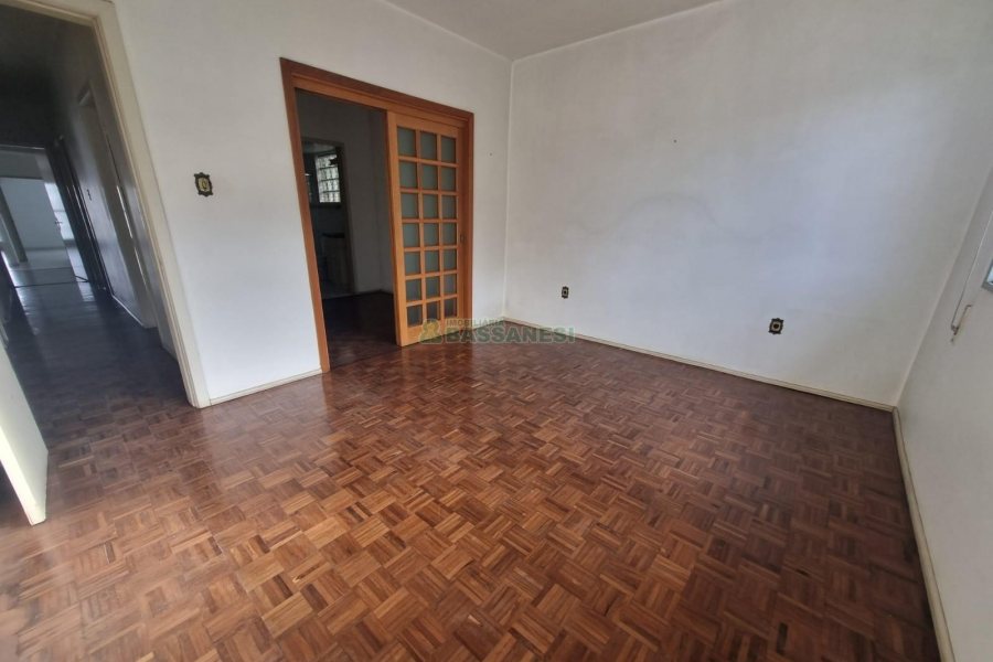 Casa, 4 dormitórios, 2 vagas, no bairro Lourdes em Caxias do Sul para Alugar