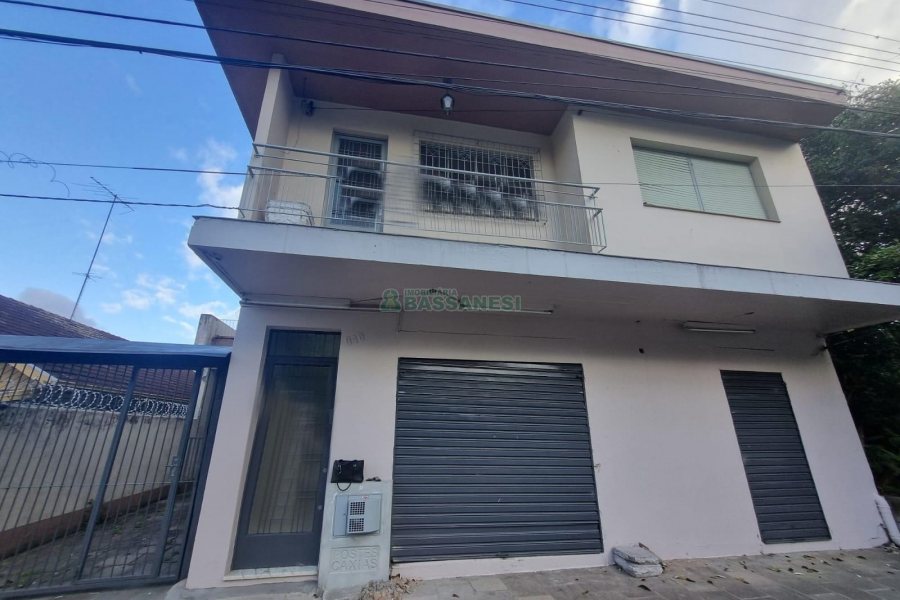 Casa, 4 dormitórios, 2 vagas, no bairro Lourdes em Caxias do Sul para Alugar
