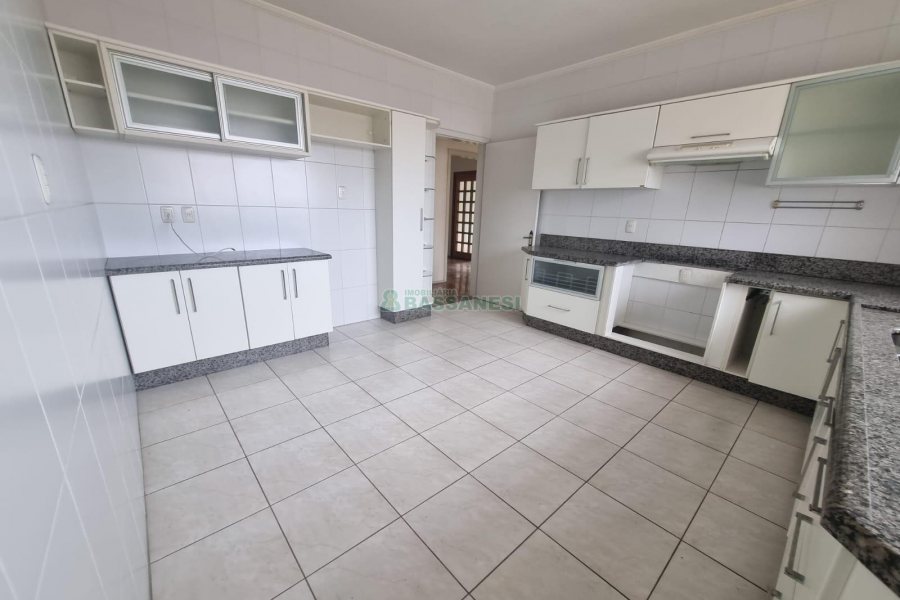 Casa, 4 dormitórios, 2 vagas, no bairro Lourdes em Caxias do Sul para Alugar