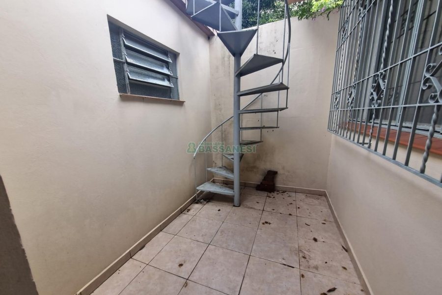 Casa, 4 dormitórios, 2 vagas, no bairro Lourdes em Caxias do Sul para Alugar