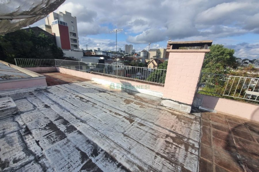 Casa, 4 dormitórios, 2 vagas, no bairro Lourdes em Caxias do Sul para Alugar