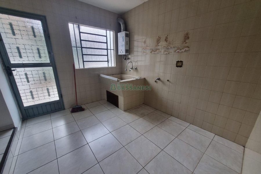 Casa, 4 dormitórios, 2 vagas, no bairro Lourdes em Caxias do Sul para Alugar
