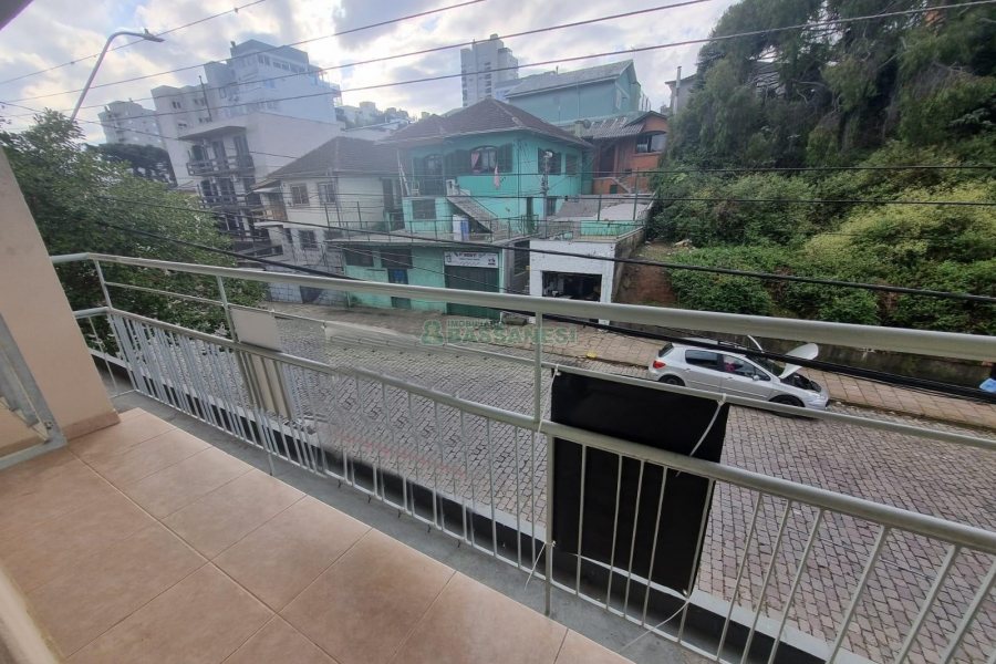 Casa, 4 dormitórios, 2 vagas, no bairro Lourdes em Caxias do Sul para Alugar