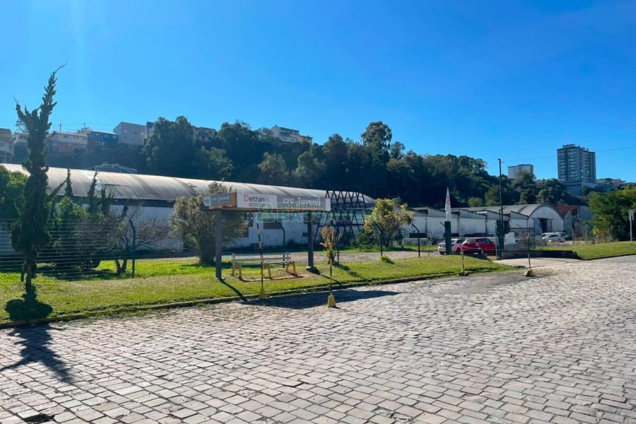 Pavilhão com 6429m², no bairro Nossa Senhora de Fátima em Caxias do Sul para Comprar